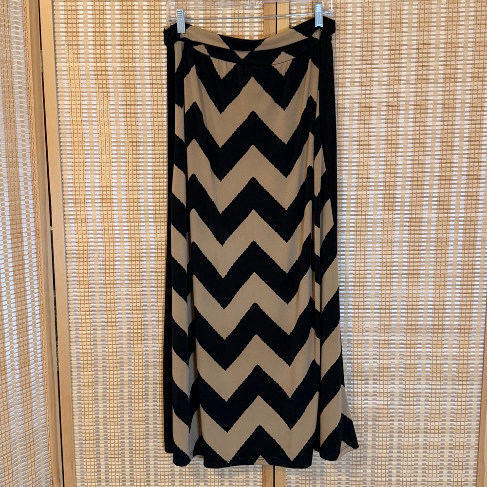 New Directions Woman Tan Black Chevron Maxi Skirt Plus Size 1X Stretch Jersey - Picture 2 of 6